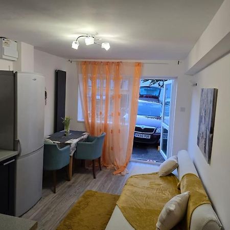 Cozy Flat 1 Bedroom Hucclecote المظهر الخارجي الصورة