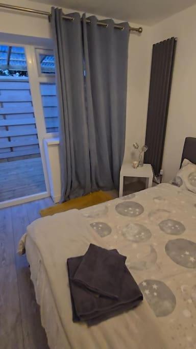 Cozy Flat 1 Bedroom Hucclecote المظهر الخارجي الصورة
