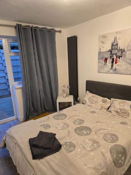 Cozy Flat 1 Bedroom Hucclecote المظهر الخارجي الصورة