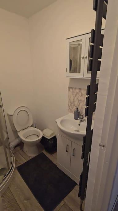 Cozy Flat 1 Bedroom Hucclecote المظهر الخارجي الصورة